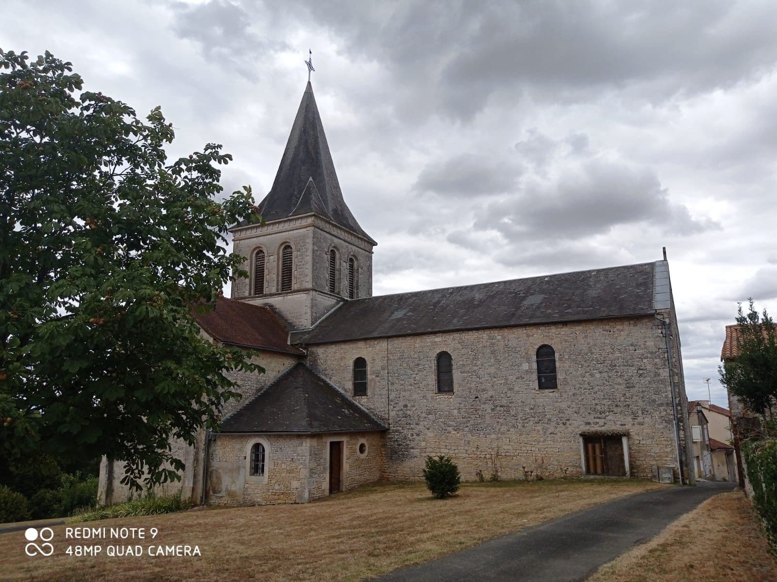 Verteuil-sur-Charente - Église Saint-Médard