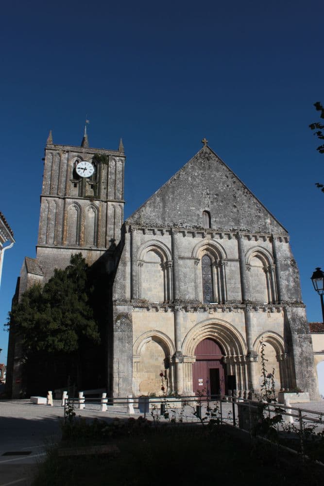 17350 W1111-StSavinienSC_StSavinien_76353 WIKI Llann Wé.jpg