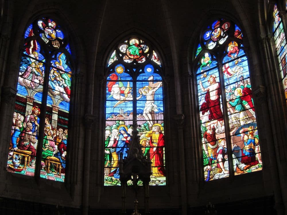 18200 CHATILLONSUR LOIRE The_Stained_Glass_Honors_her_-_panoramioWIKI ART ANDERSON .jpg