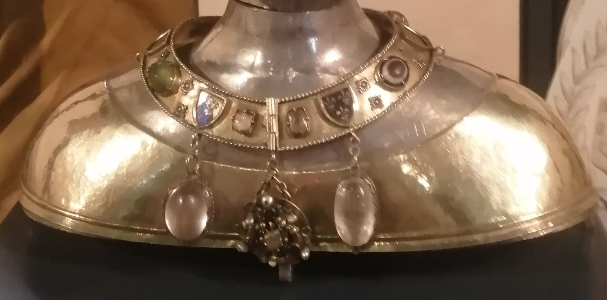 23170 Chambon Cath Chenneby collier.jpg