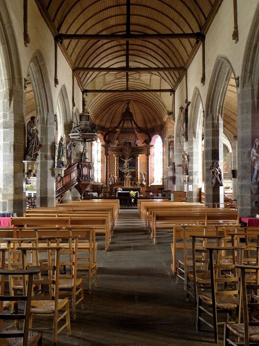 29190 Brasparts_(29)_Église_Notre-Dame_et_Saint-Tugen_Intérieur_01.jpg