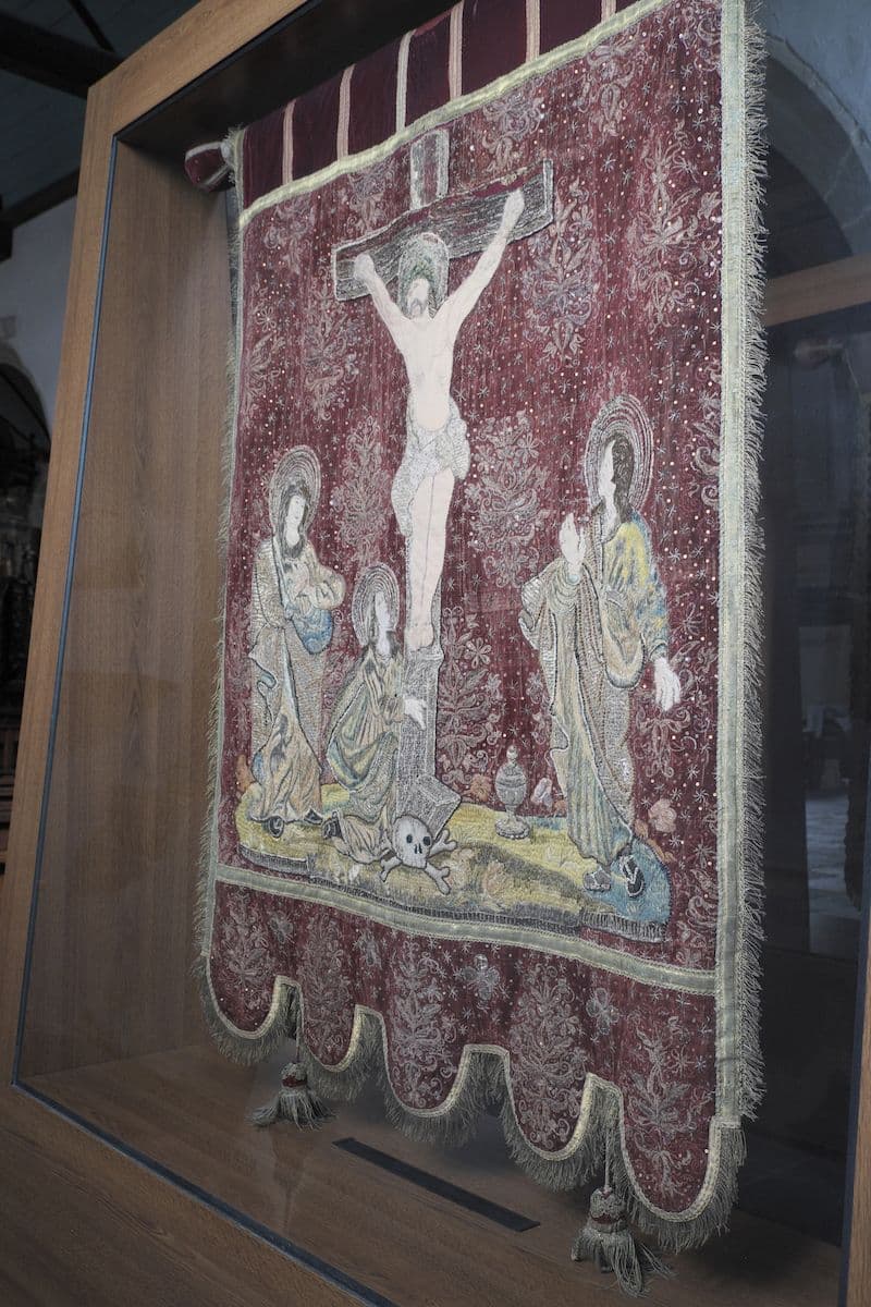 29400 Guimiliau Wikicommons GFreihalter Église_Saint--Miliau_Bannière_836.jpg