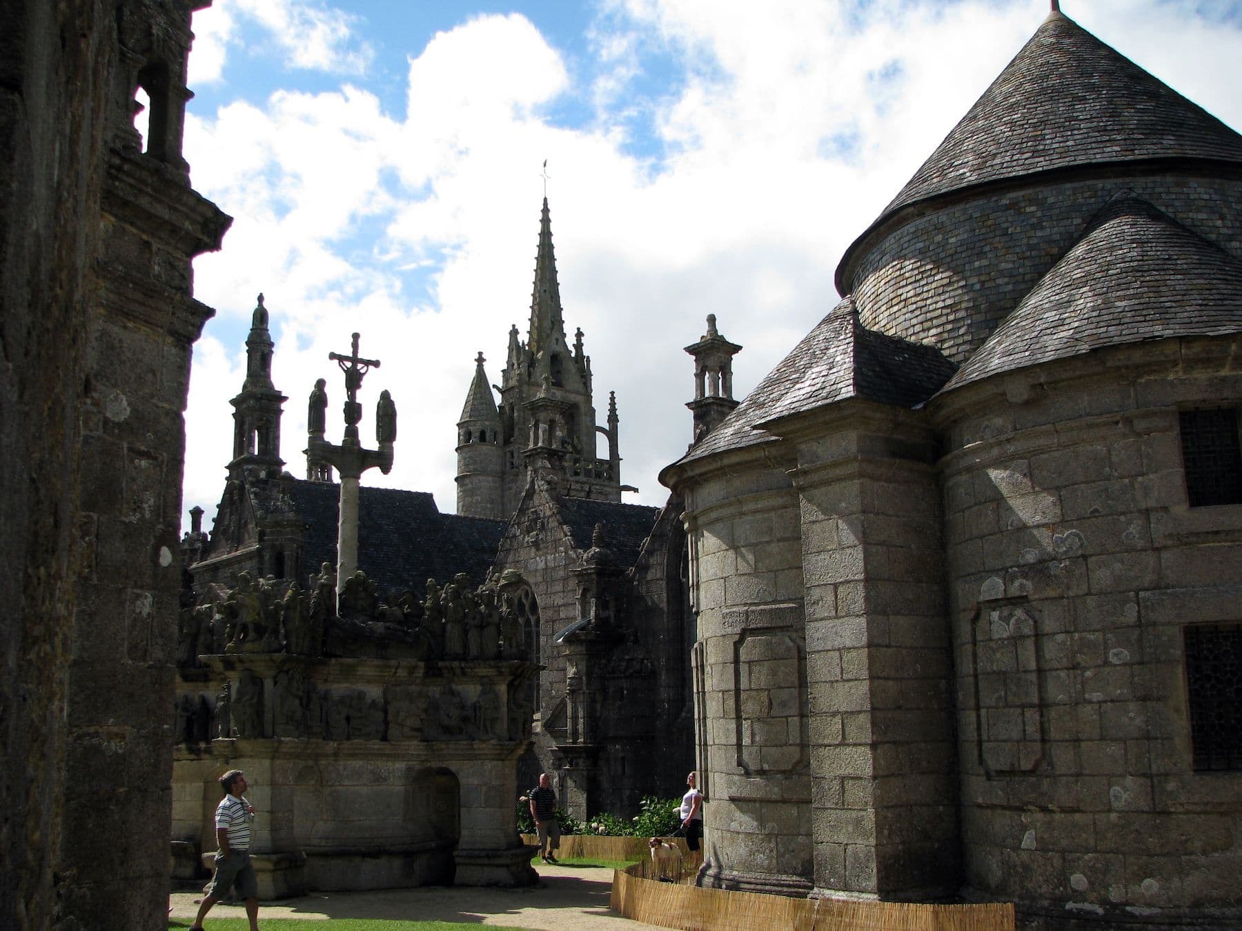 Guimiliau - Église Saint Miliau et son enclos paroissial