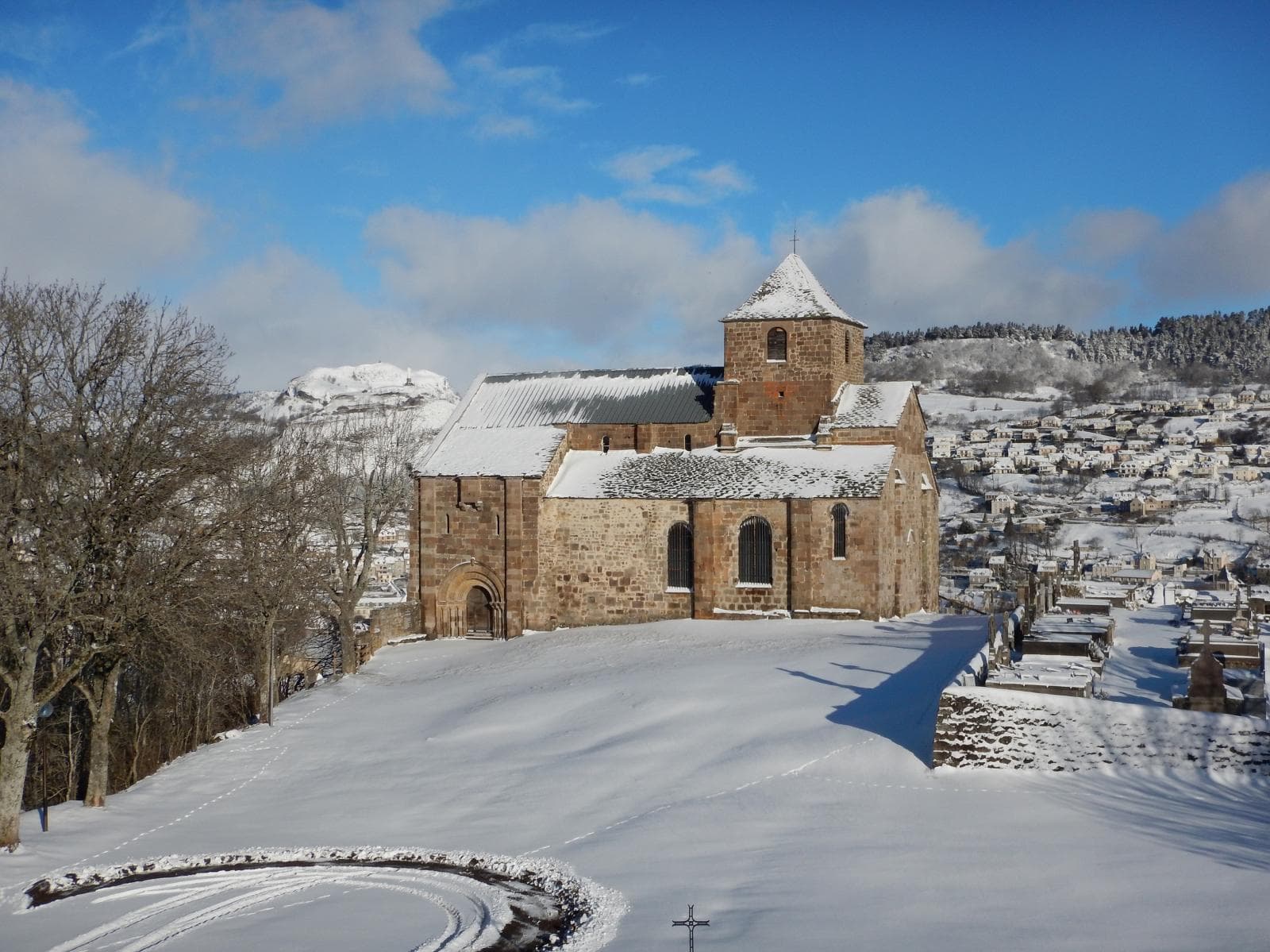 Bredons - Église prieurale