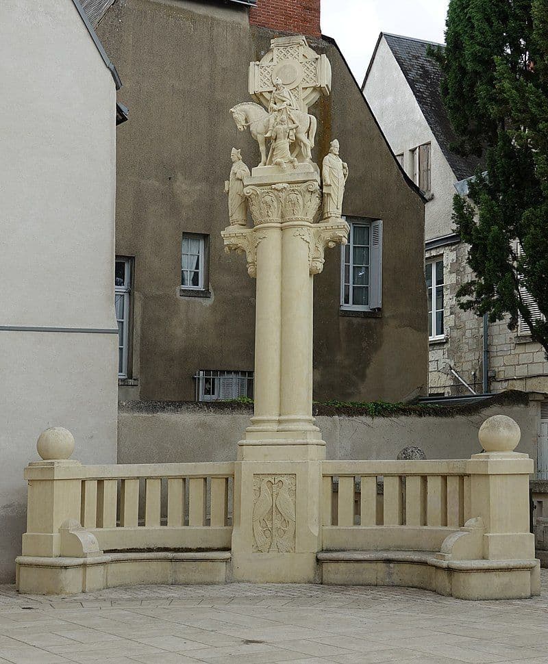 37000 TOURS Basilique Jean Montagne 05.jpg