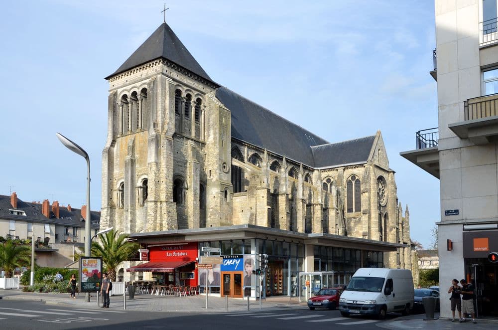 37000 TOURS SAINT JULIEN Eglise_Saint-Julien_a_Tours_WIKI PLINE jpg.jpg