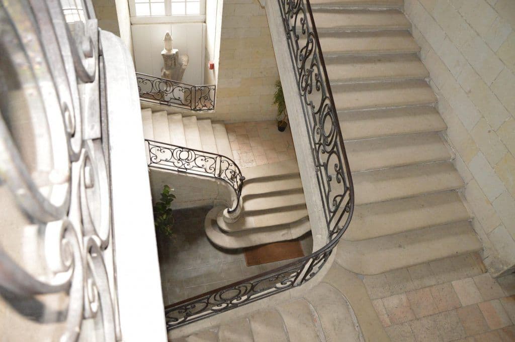 37140 BOURGUEIL amis du musée escalier.jpg