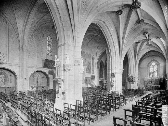 37500 CHINON SAINT MAURICE Eglise_Saint-Maurice_-_Bas-côté_sud_et_nef_-_Chinon_-_Médiathèque_de_l'architecture_et_du_patrimoine_-_APMH00024107WIKI DANIEL HENRI HEUZE .jpg