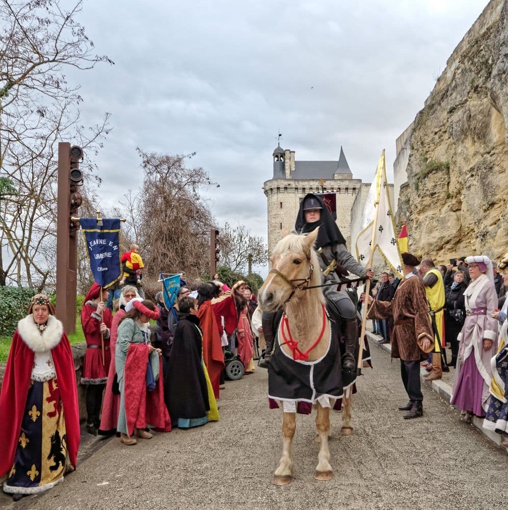 37500 CHINON les fêtes johanniques.jpg