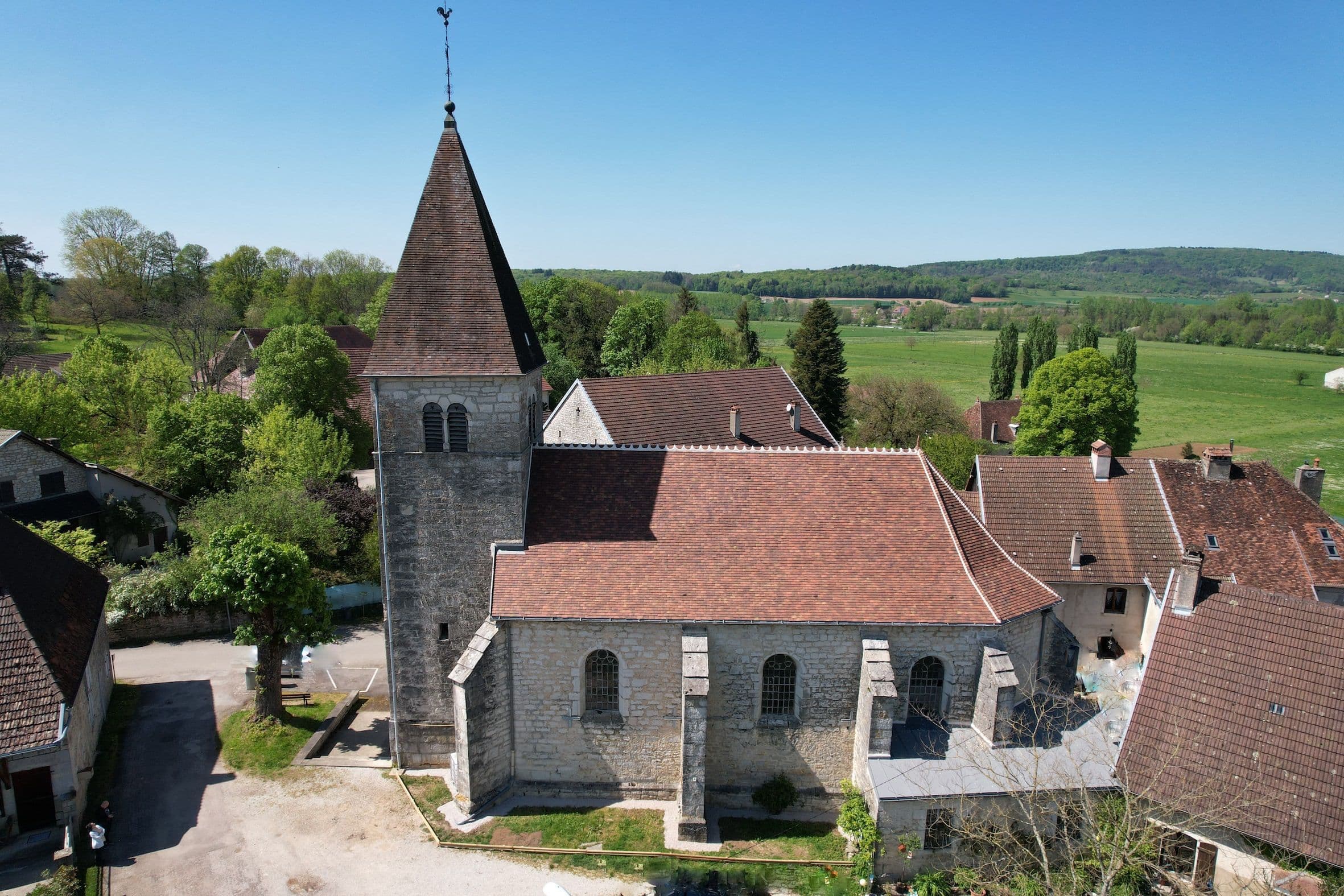 Champagne sur Loue - Église Saint-Féréol et Saint-Ferjeux
