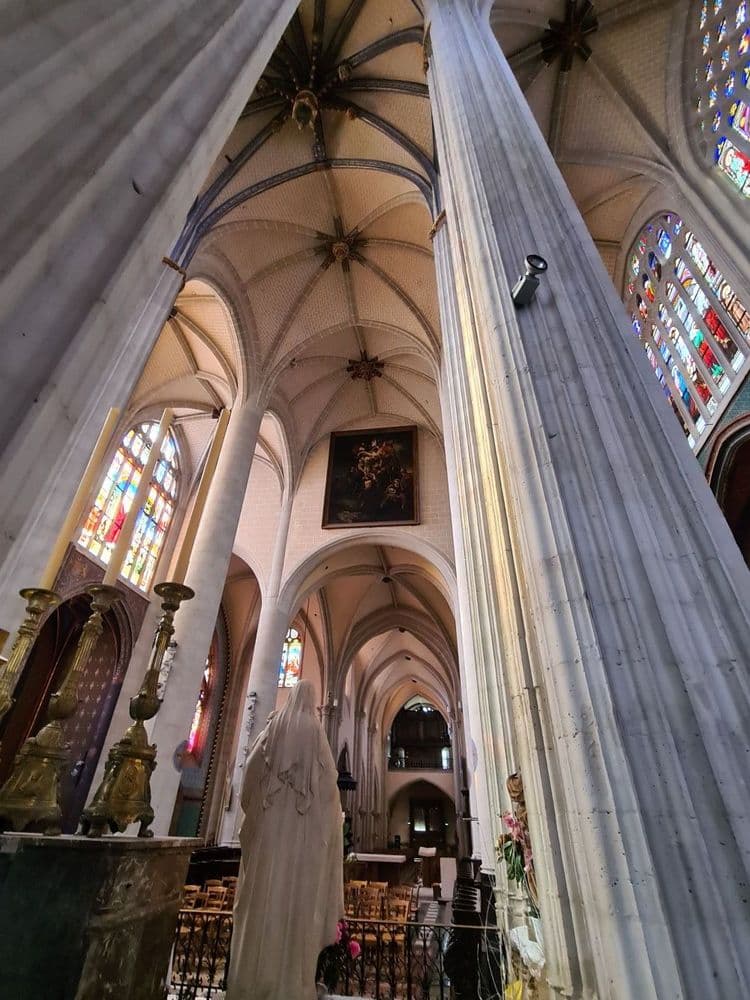 45200 stemadeleine PRTL45 nefdepuislechoeur.jpg