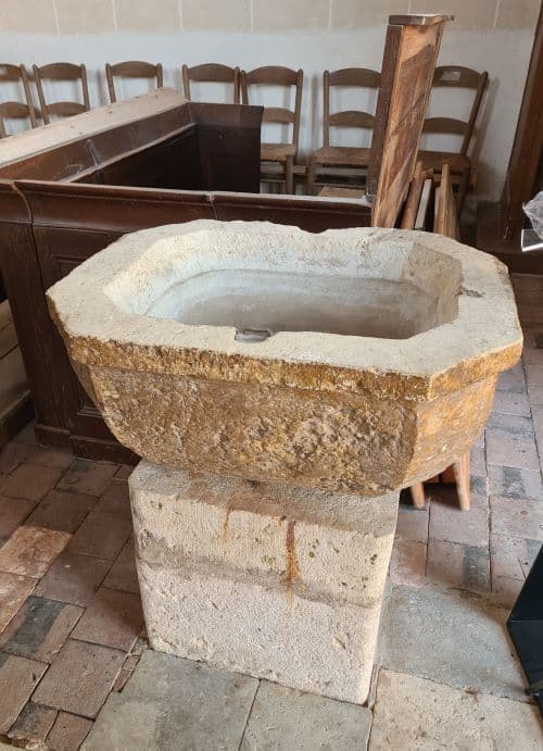 45230 Aillant-sur-Milleron st-Martin PRTL45 benitier-balance.jpg