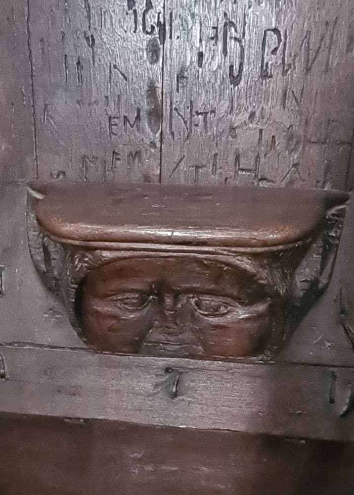 45260 Notre-Dame PRTL45siegestalle2.jpg