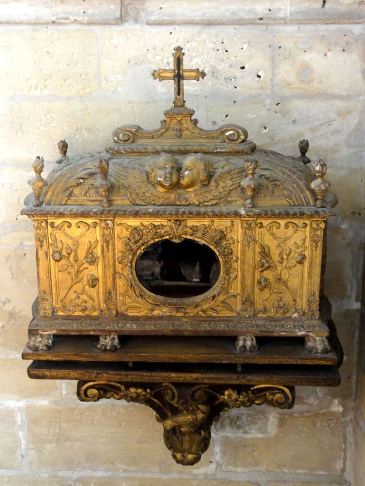 60180 Nogent sr OIseNogent-sur-Oise_(60),_église_Ste-Maure-et-Ste-Brigide,_paire_de_châsses_de_sainte_Maure_et_de_sainte_Brigide_2WIKI PIERRE POSCHADEL.jpg