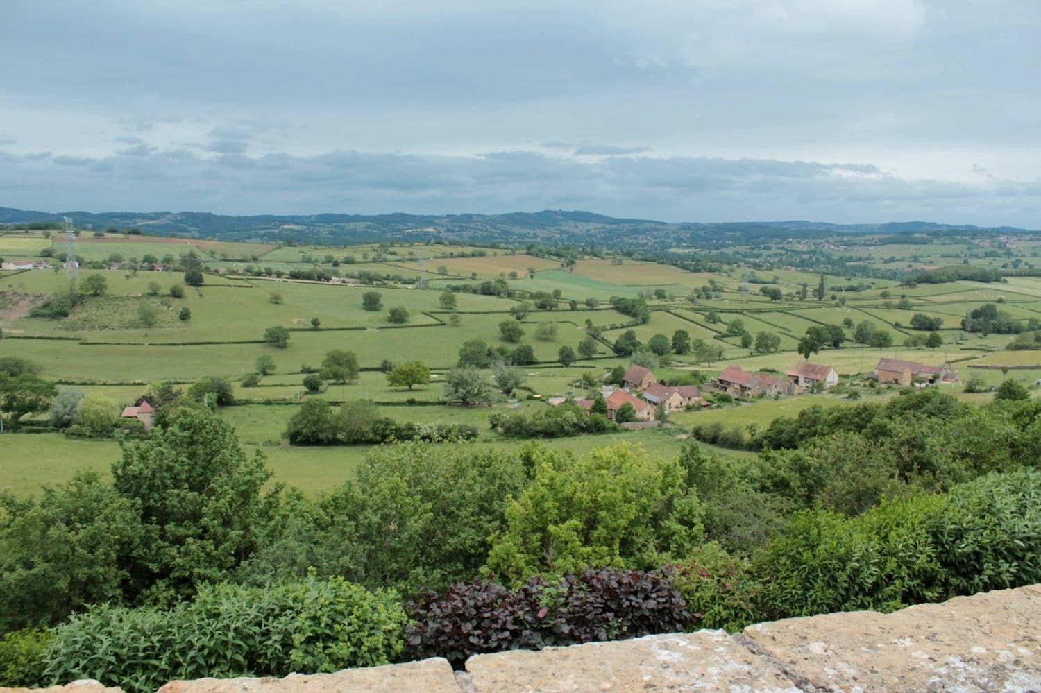 71250 La Vineuse Wikibourgogne sud vue ext.jpg