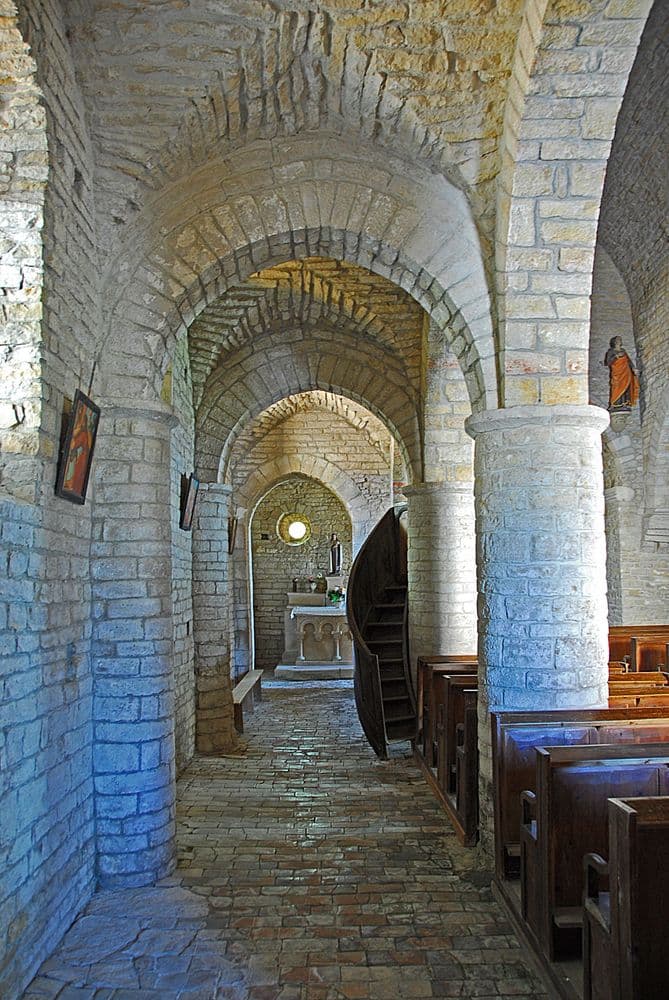 71700 St-Barthélémy,Wikicommons Jochen Jahnke ,_nörtdl._Seritenschiff.jpeg