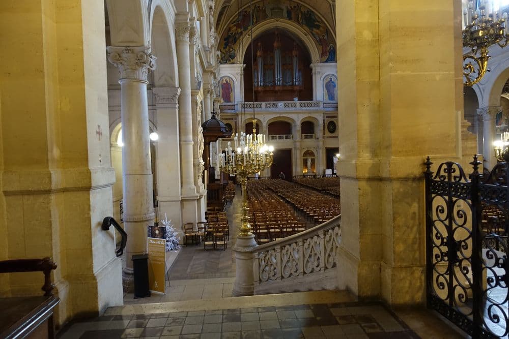 75009 PARIS LA TRINITE FLICKr Guilhem VELLUT 00018.jpg