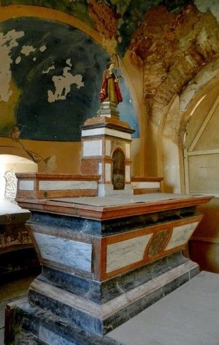 7 Donzy-le-Pertuis-choeur de l'église.jpg