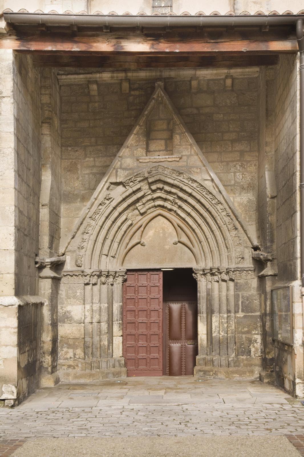 Gannat - Église Sainte-Croix