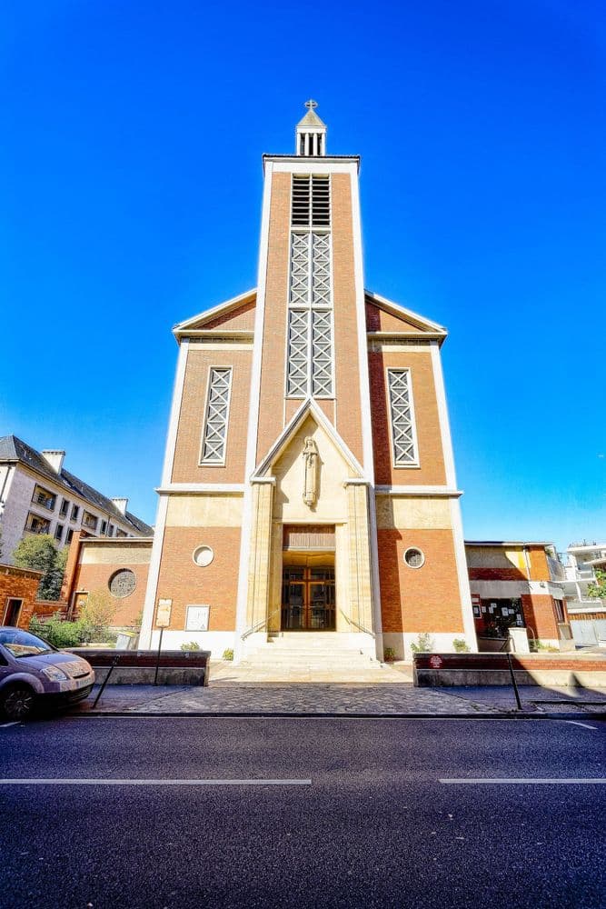 92100 BOULOGNE Sainet Therese Enfant Jésus Nadir BelhoucineFacade.jpg