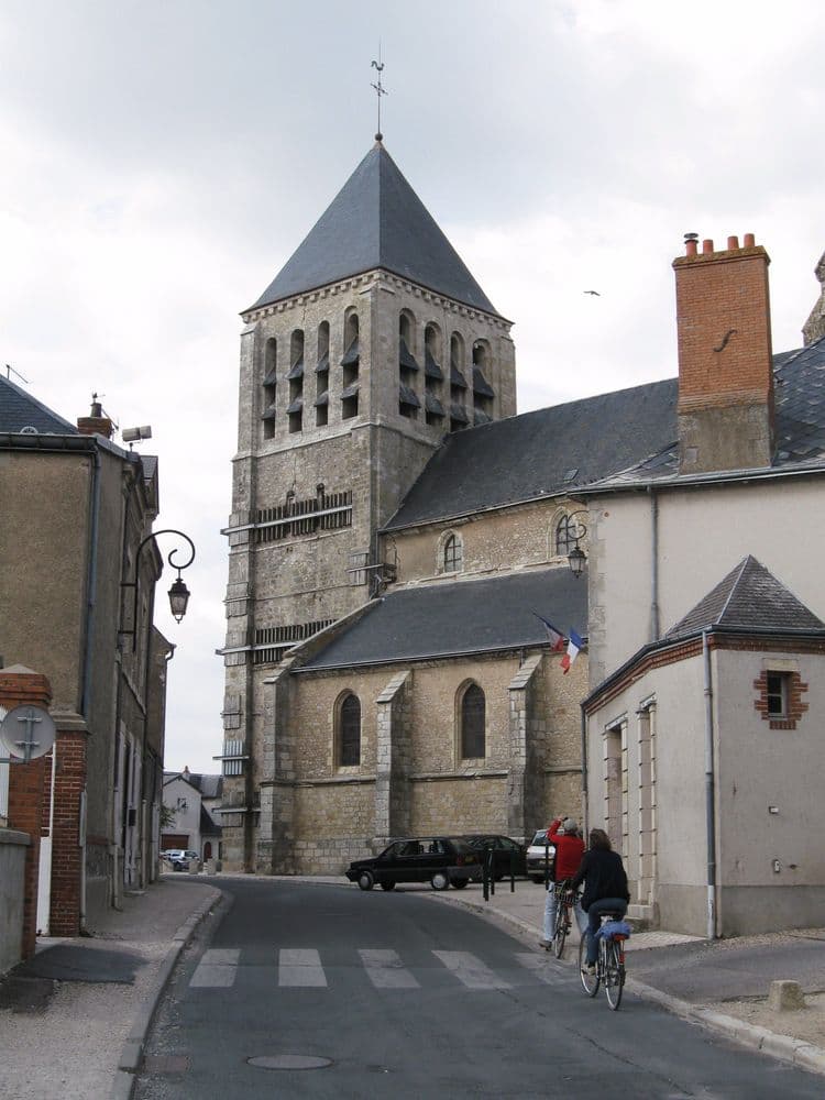 Chécy_église_Saint-Pierre_1WIKI CROQUANT .jpg