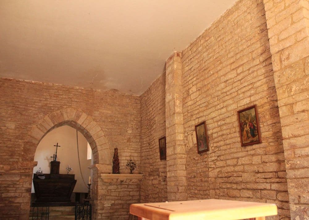 GrevillyEgliseInt_(1)WIKI MACON SUD CEP .jpg