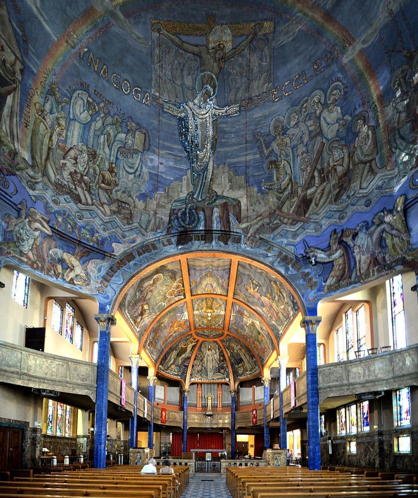 Nef_de_l'église_Notre-Dame-des-Malades_de_Vichy_(2) WIKI ChBougui.jpg