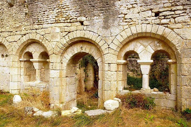 ancien-prieure-de-ronsenac-arcades WIKI Traumrune.jpg