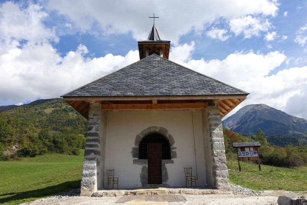 chapel--walk-to-chapelle-saint-michel-archange-dite-de-la-lzine--jarsy--bauges_36750334604_o  Guilhem Vellut .jpg