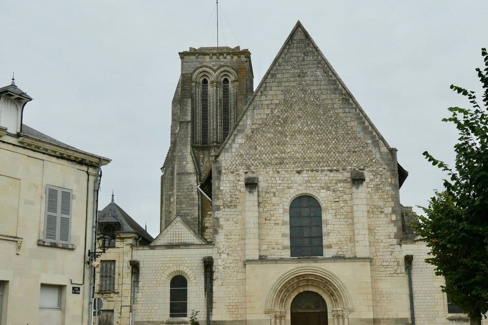 eglise-bourgueil-2.jpg